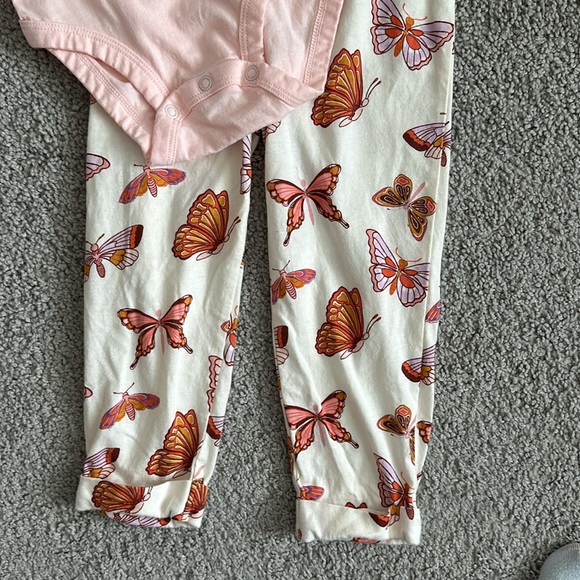 Carters NWOT Baby Girl Long Sleeve Bodysuit Pants Set size 24 months - Picture 3 of 3